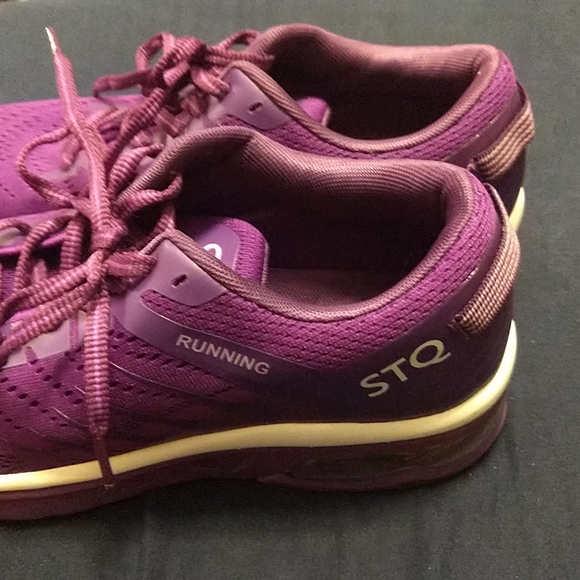 Running shoes purple size 10 - Picture 2 of 6